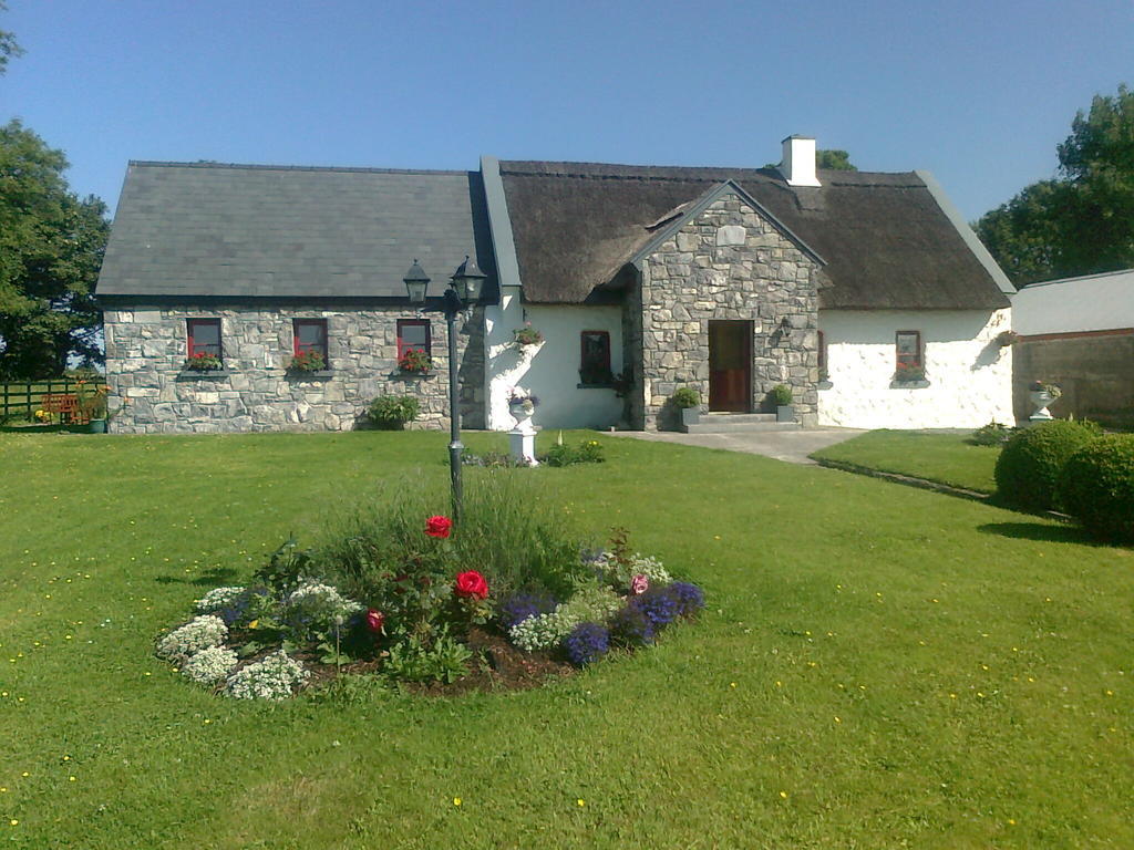 The Thatched Cottage B&B Claregalway Extérieur photo